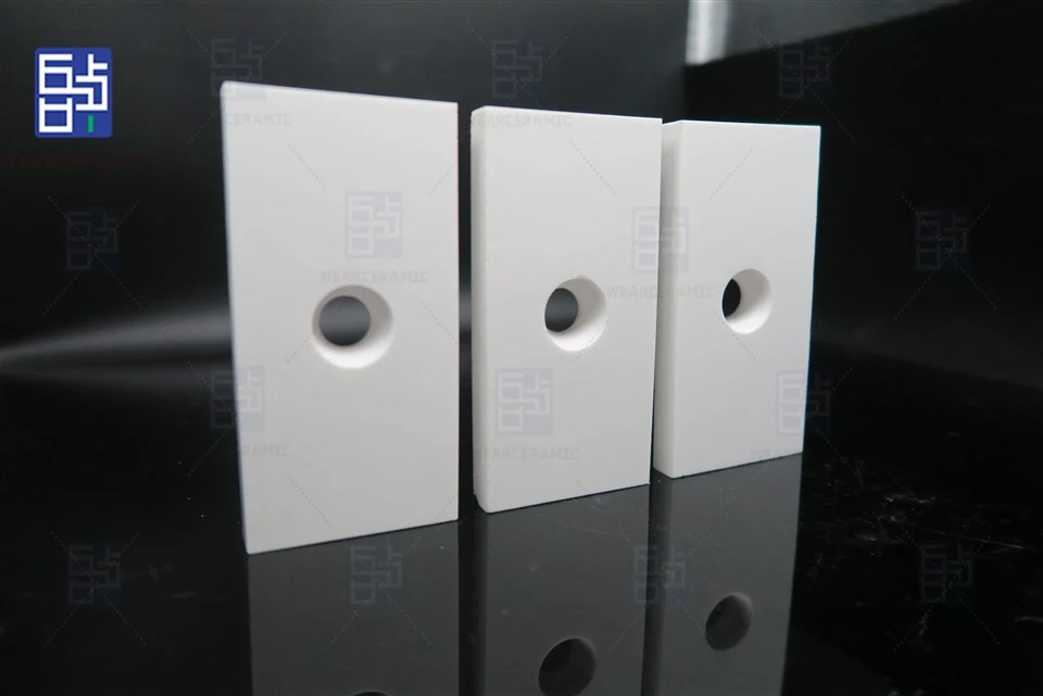 100×50×10 mm Alumina Keramisk Perforert plate